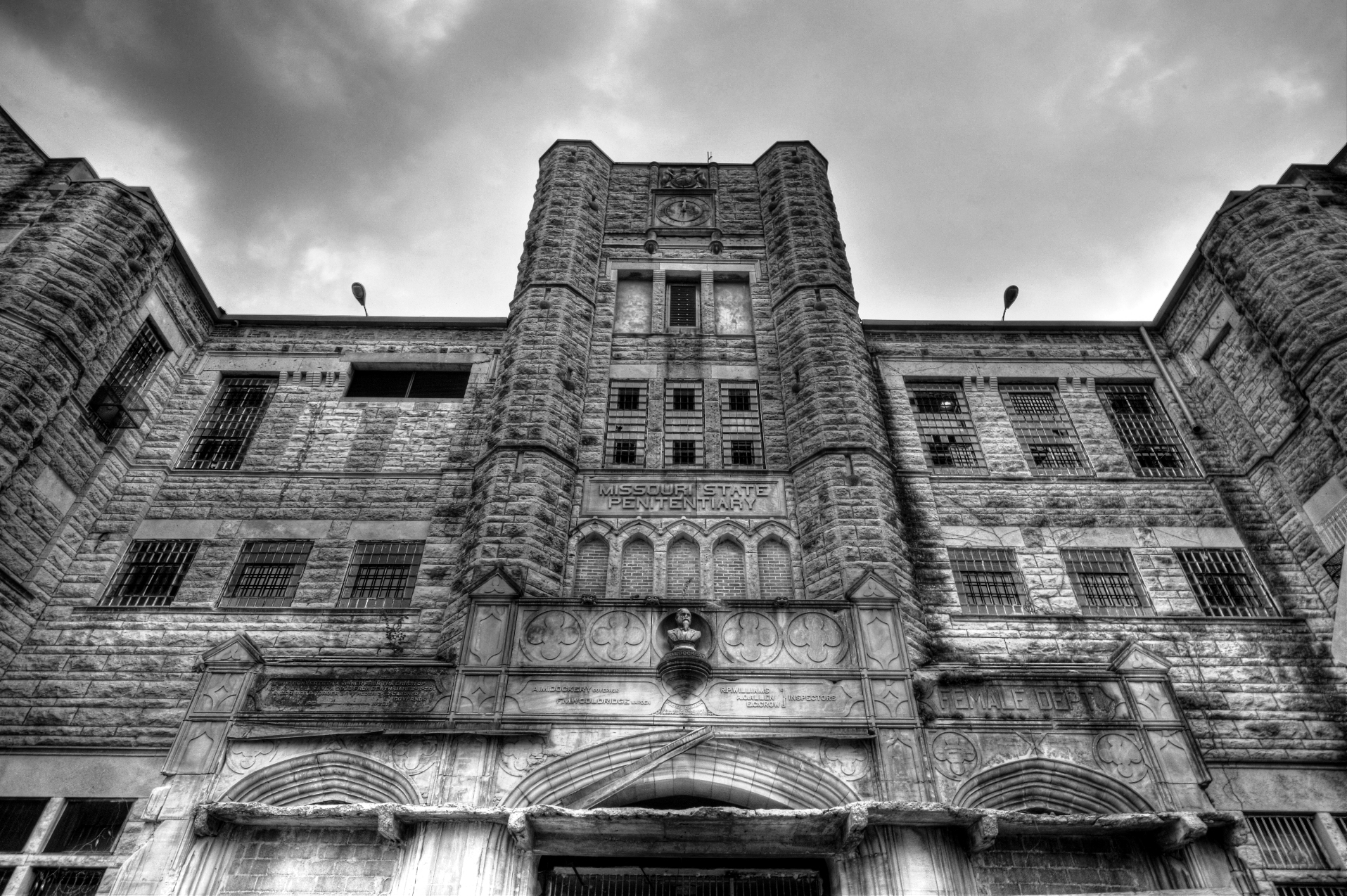 Jefferson-City-Missouri-State-Penitentiary-Front-Entrance missouri state penitentiary ghost tours