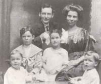 ohare-at-home-with-husband-and-children-after-her-incarceration_447 missouri state penitentiary inmates